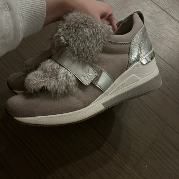 Sneakers - Picture 3 of 4